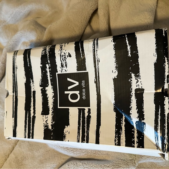 Woman’s Dolce Vita Fashion Shoe - Picture 3 of 5